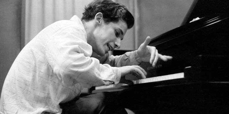 Musician Glenn Gould at the piano